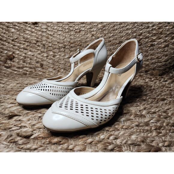 Naturalizer Women's White Cream T-strap Dressy Comfort Pumps Heels size 7 M - Picture 2 of 12